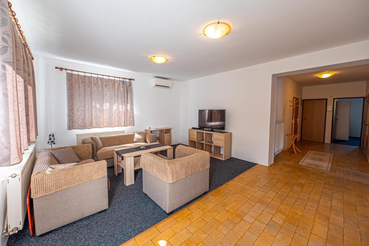 Xlsuite Apartment Comfort Piest'any Exterior photo