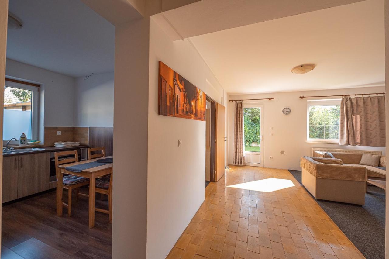 Xlsuite Apartment Comfort Piest'any Exterior photo